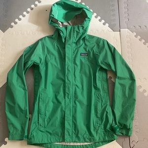 Patagonia Women’s XS Torrentshell hooded Rain & windbreaker jacket